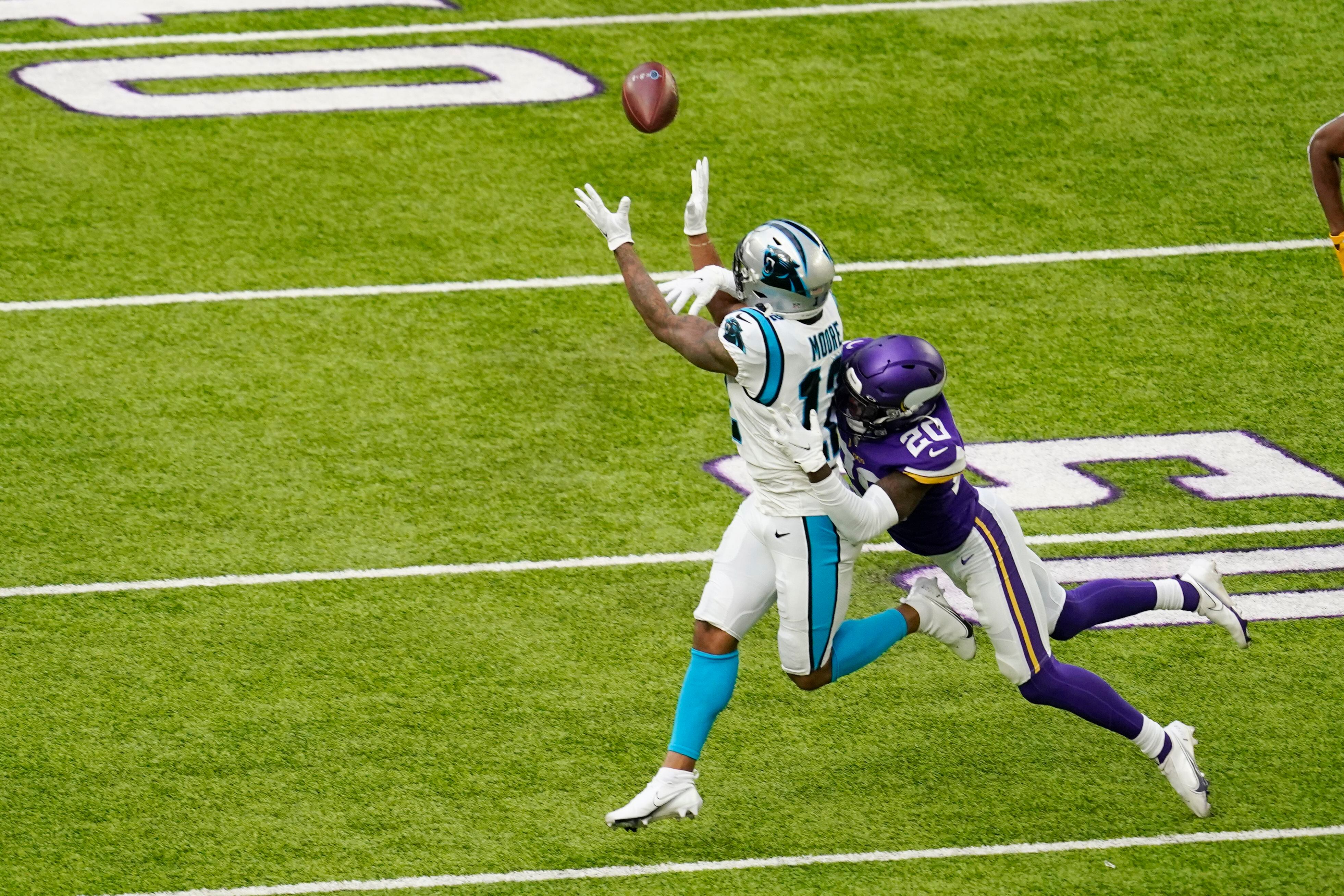 Minnesota Vikings cornerback Jeff Gladney (20) lines up against