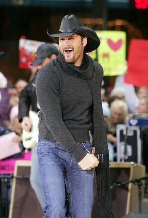 2022 World Series: Tim McGraw, wearing father Tug's No. 45 jersey, gets  ovation from Philadelphia Phillies fans at Game 3 - 6abc Philadelphia