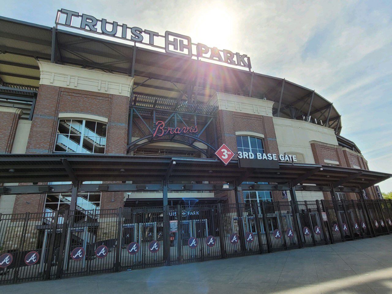 Braves home opener brings new crowds and new policies – 95.5 WSB