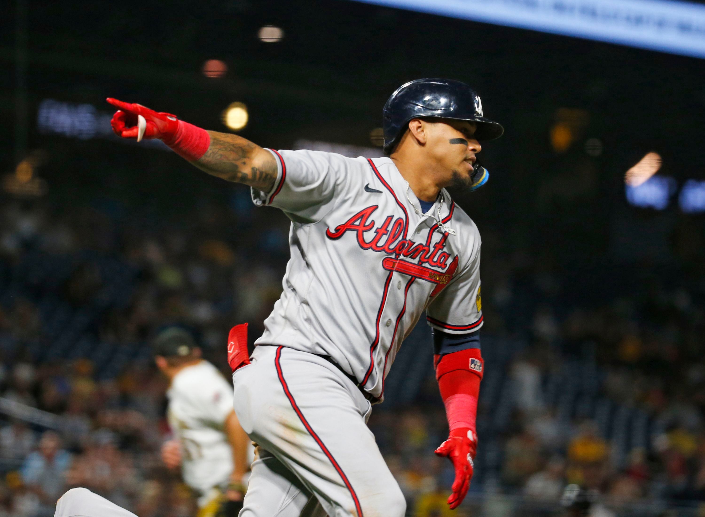 Arcia's double lifts Braves to 8-6 win over Pirates