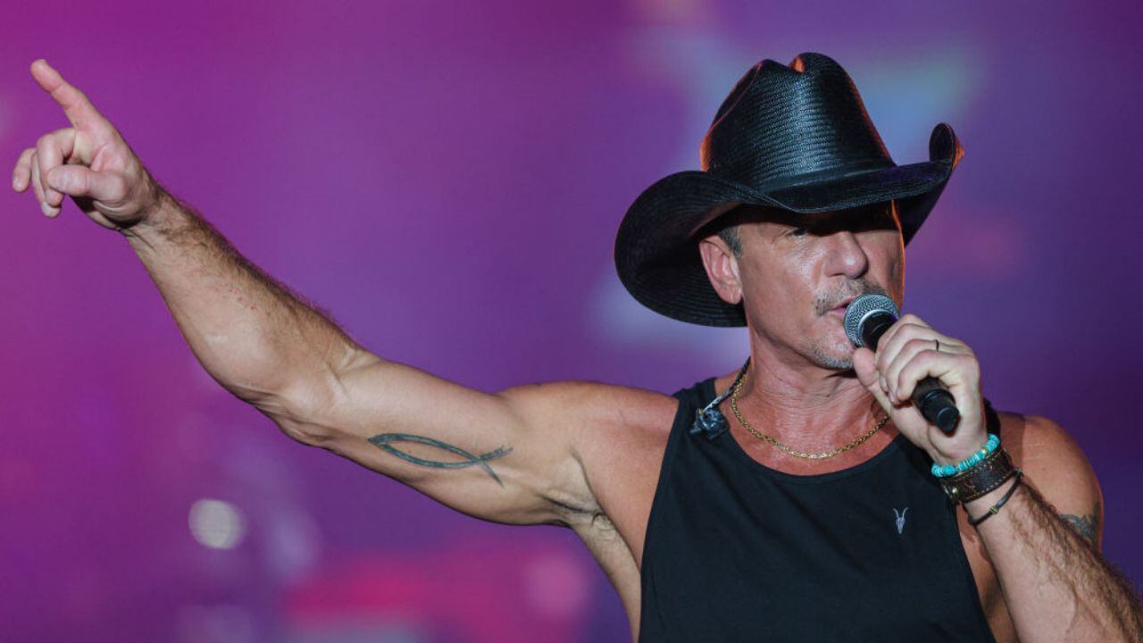 Tim McGraw Wears Jersey of His Late Father — a Former Phillies